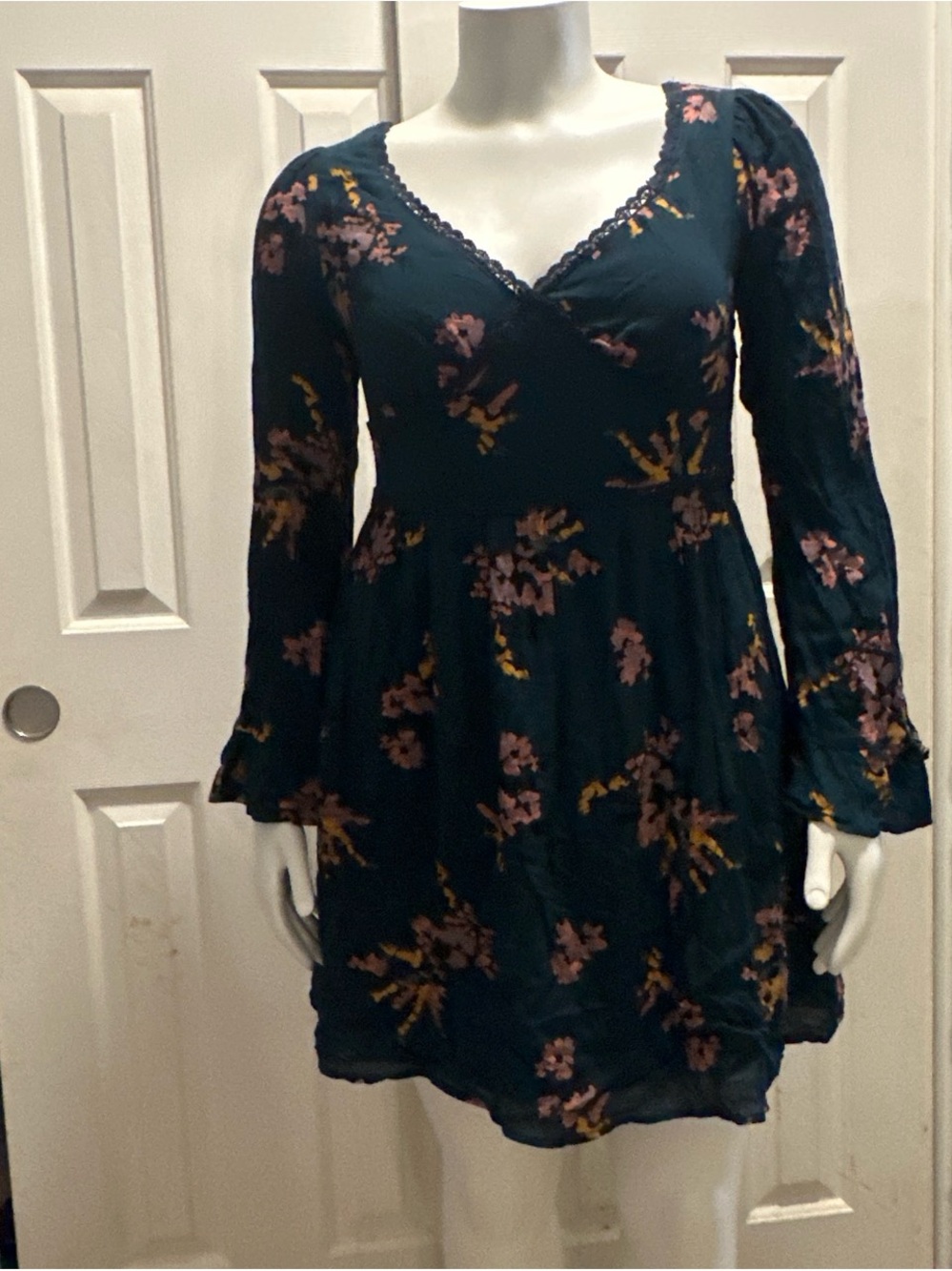 Long Sleeve Floral Dress in Dark green